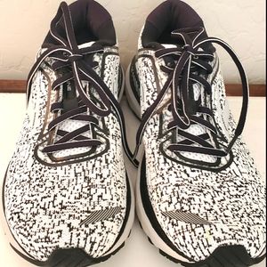 NEW Brooks GTS xx running shoes